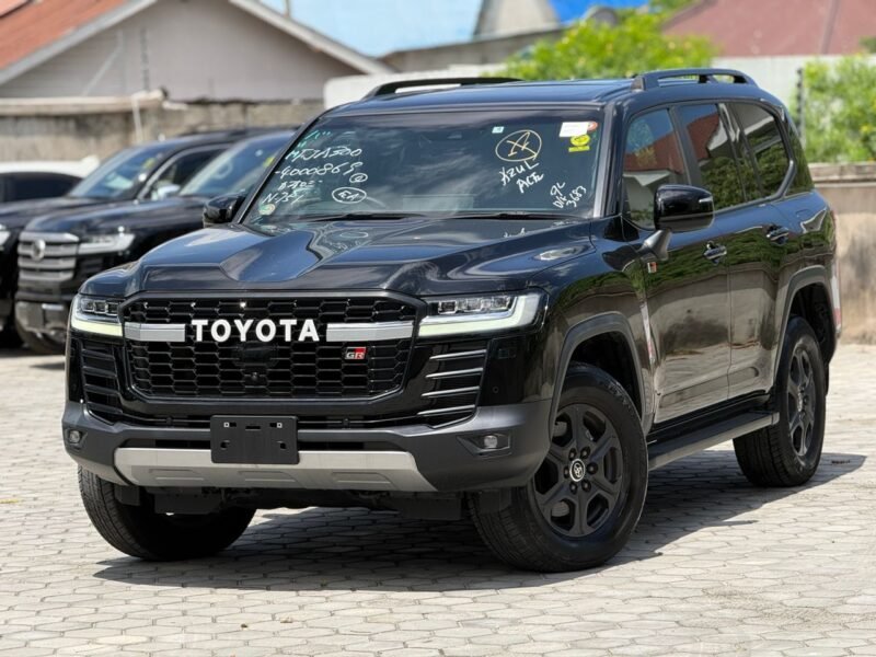 TOYOTA LAND CRUISER GR SPORT LC 300