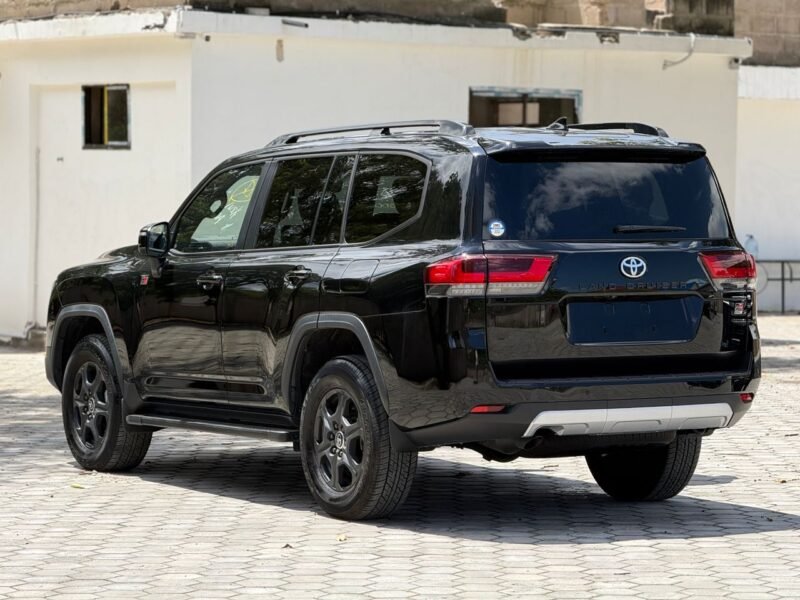 TOYOTA LAND CRUISER GR SPORT LC 300