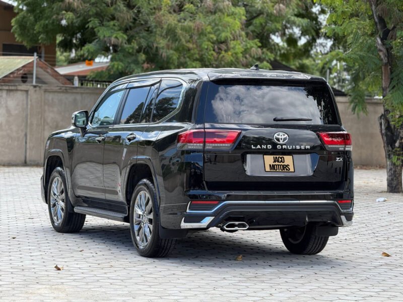 TOYOTA LANDCRUISER ZX LC300